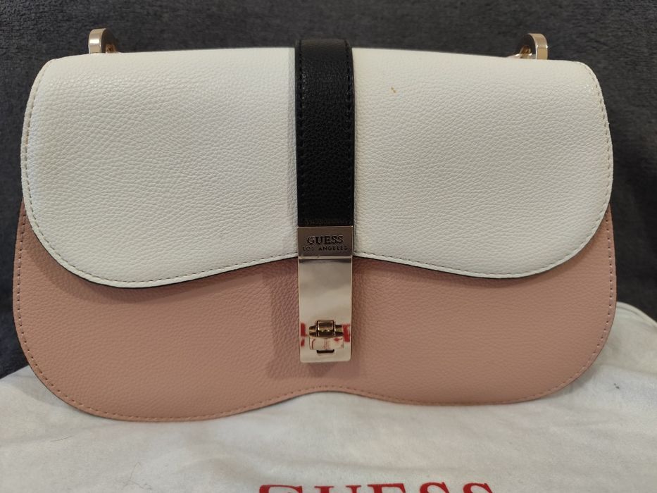 Дамска чанта Guess