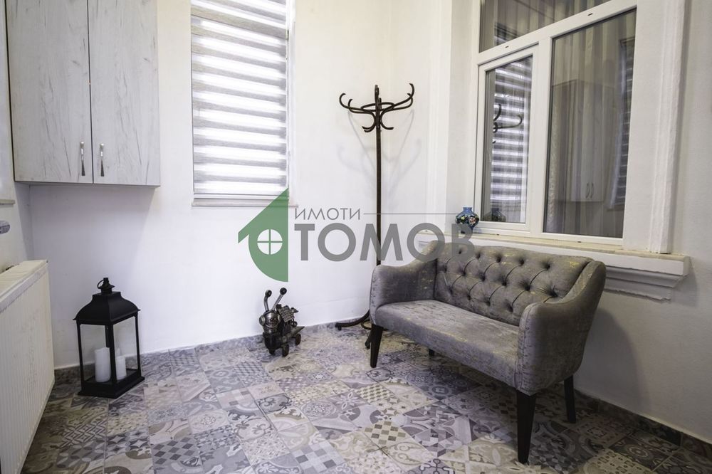 Луксозен и напълно обзаведен тристаен апартамент в сърцето на Русе