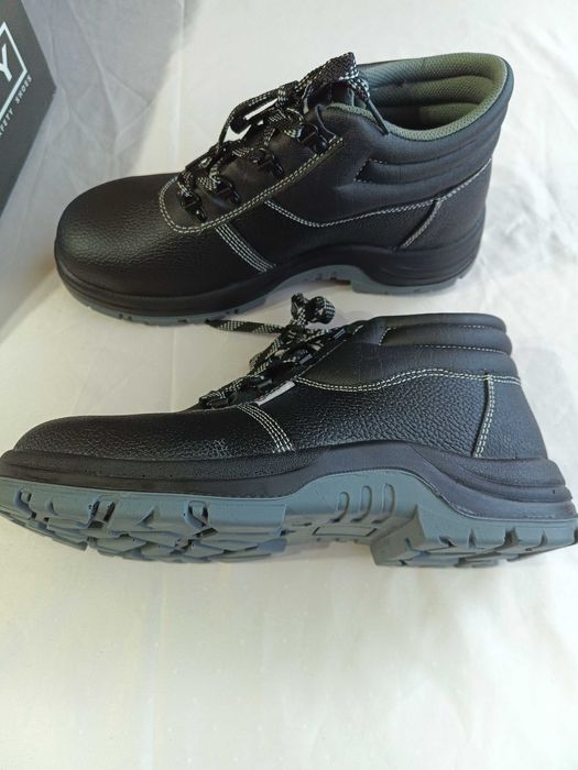 Зимни работни обувки--44 номер