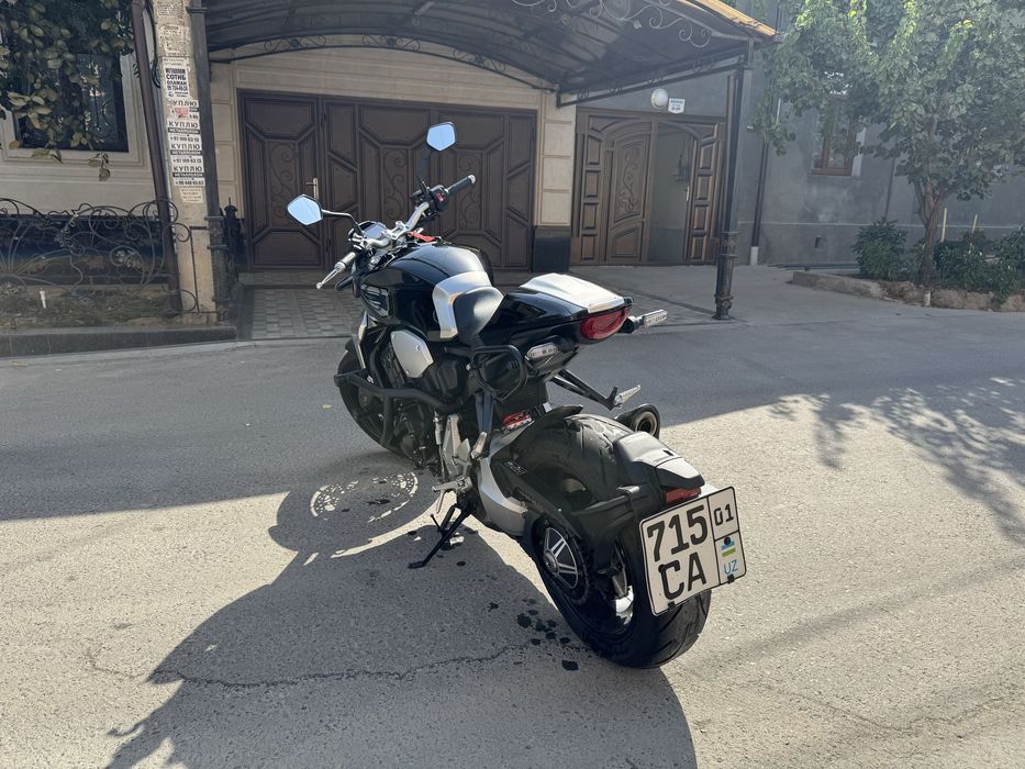 Honda cb1000r + Neo Sports Cafe