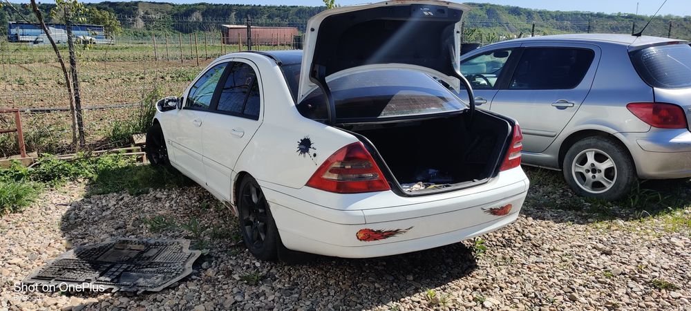 Vindem piese rezultate din dezmembrarea unui Mercedes  C-Class W203