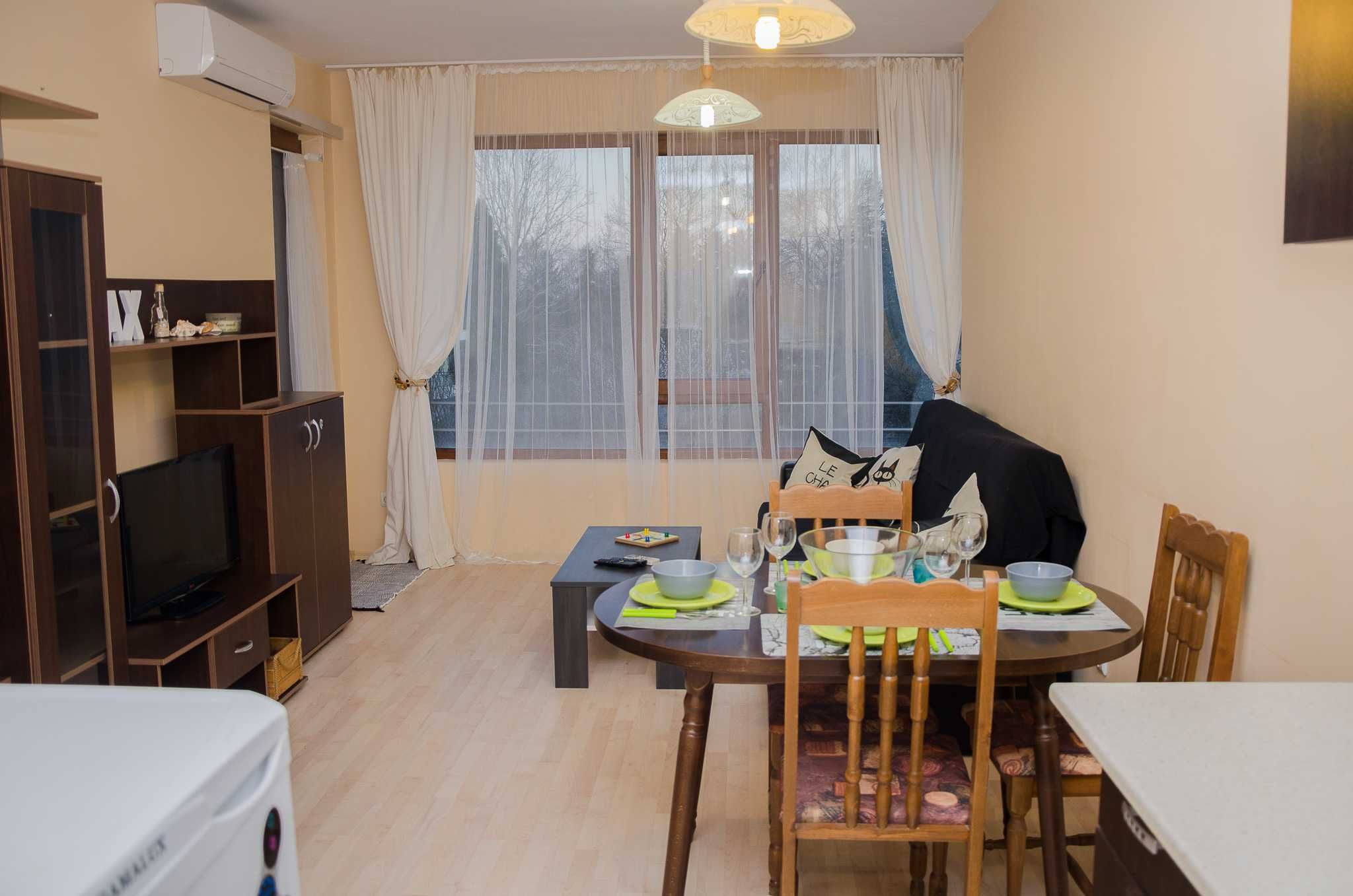 Апартамент Корал с паркомясто до плажа на к.к. Св.Св. Конст. и Елена