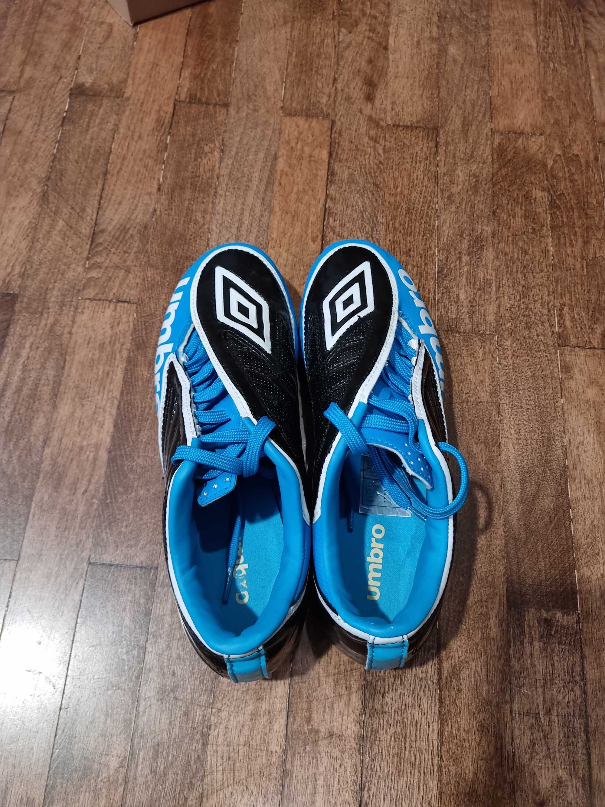 Бутонки 38.5 Umbro с разглобяеми шипове