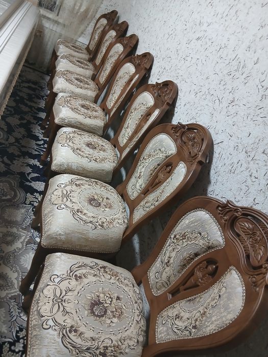 Стол стул сотилади срочно.