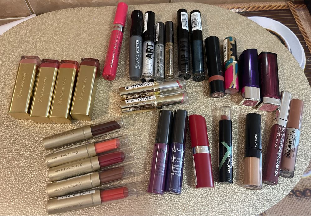 Vand mai multe dedali in privat