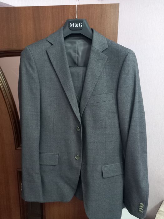 Мужской костюм тройка