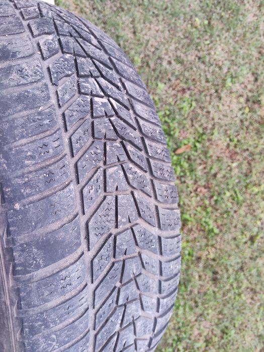 Зимни гуми за SUV Hankook Winter i*cept evo3 215/65/17  
W330 Winter i