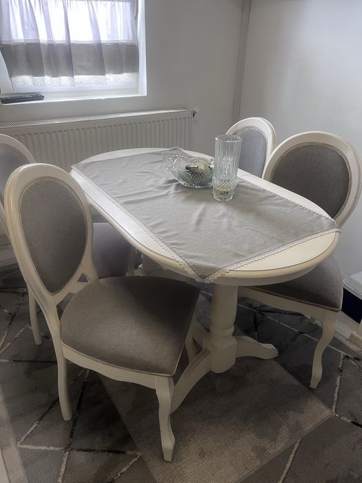 Set masa si 4 scaune din lemn masiv