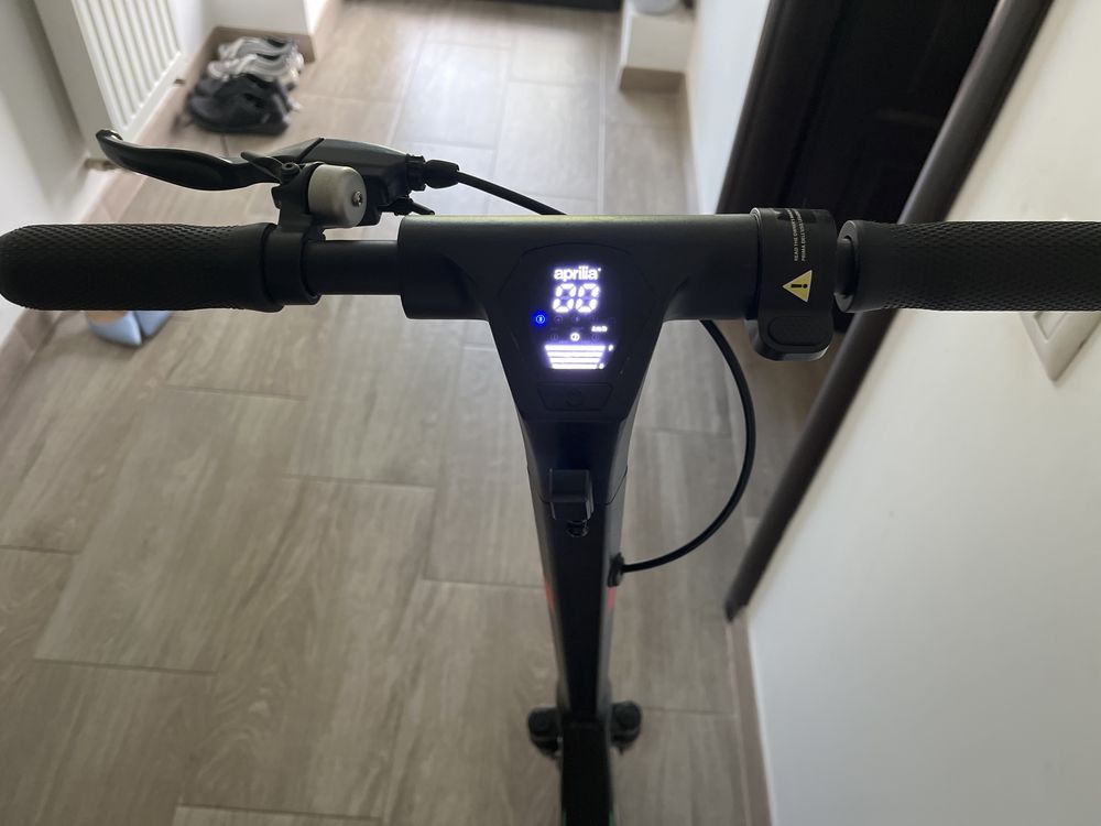 Vand trotineta electrica aprilia esr2