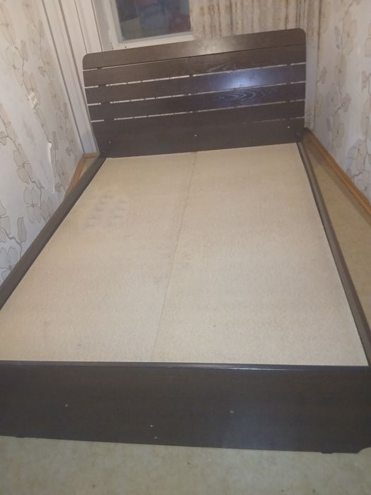 Продам кровать без матраса