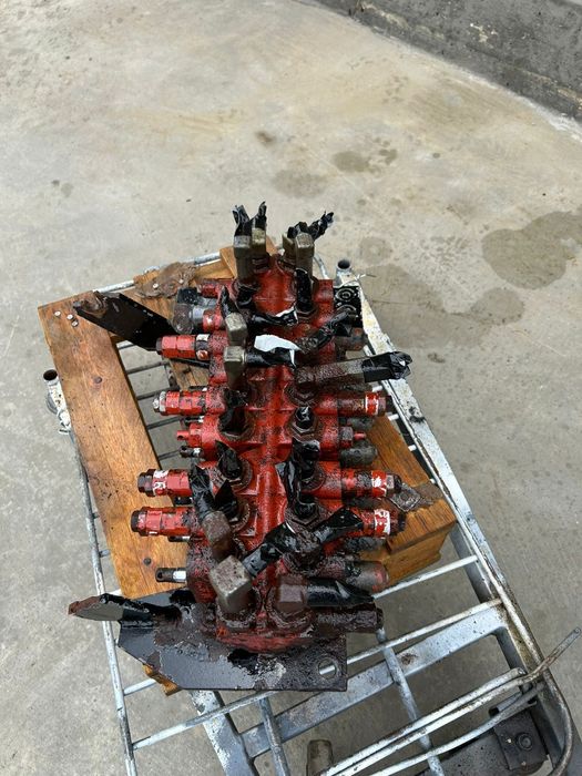 Distribuitor hidraulyc Mini excavator .