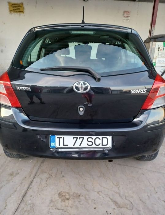 Vând Toyota Yaris 2011