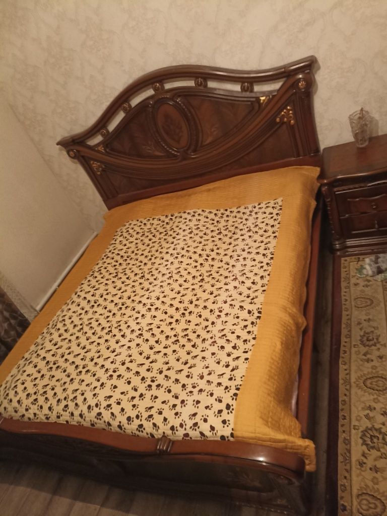 Продам двухспальную кровать "Джаконда" с двумя тумбочками.