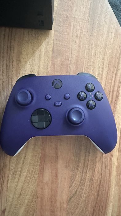 Конзола Xbox Series X 1TB черна с диск слот