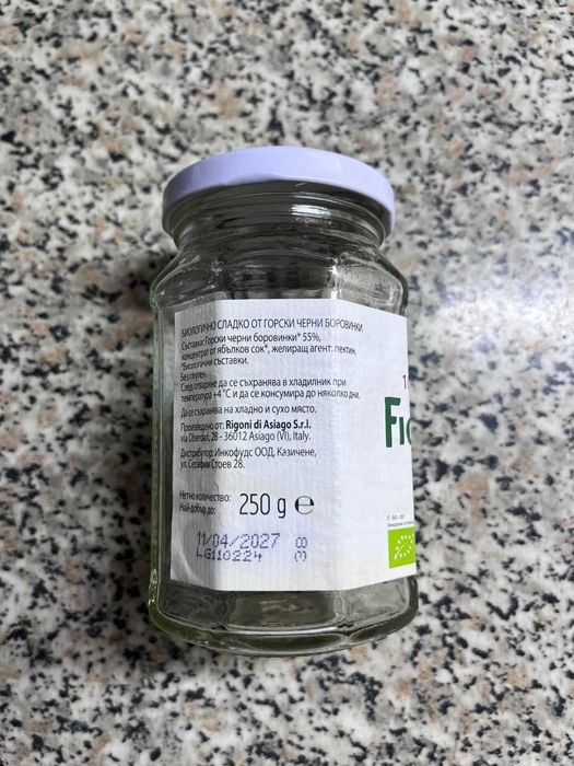 Различни видове буркани с капачки