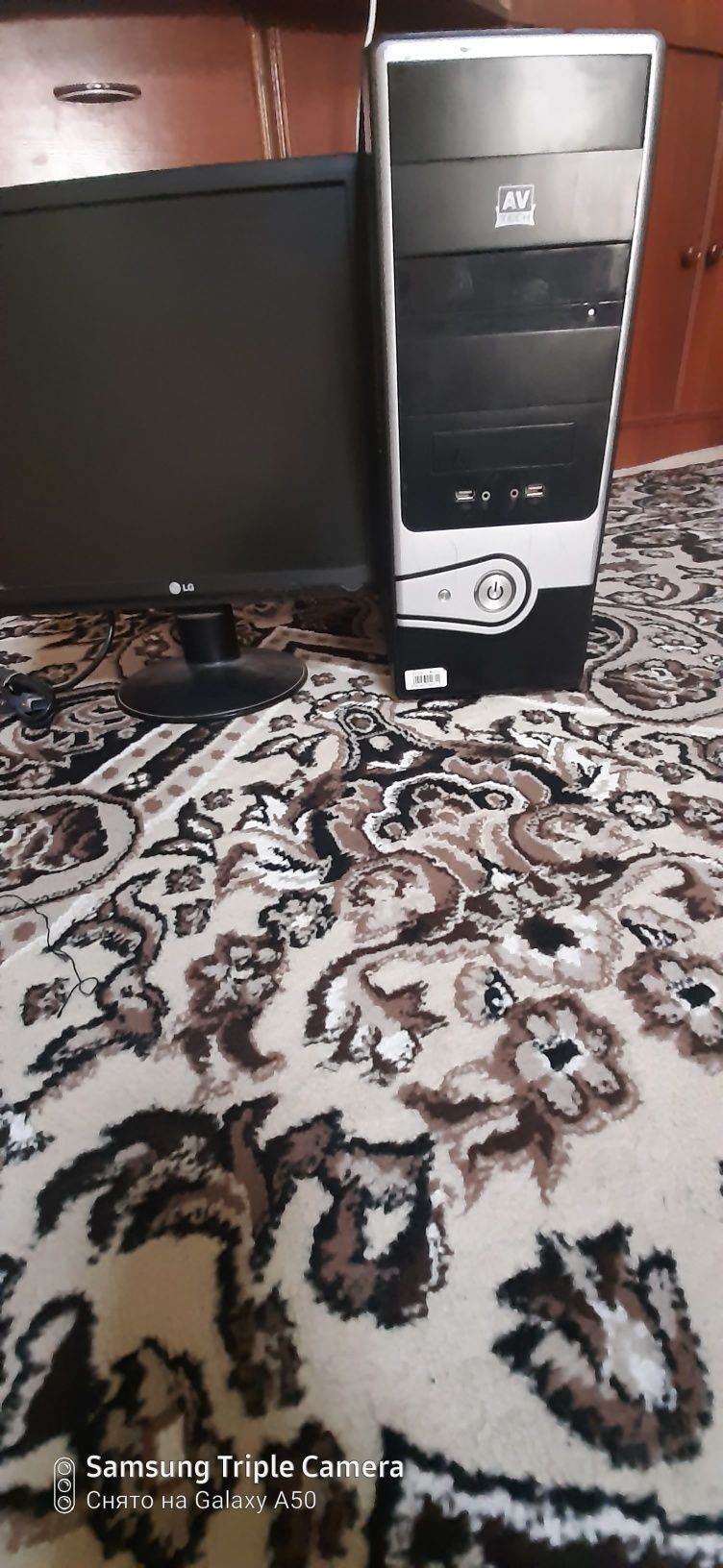 Дом компютер  монитор LG.