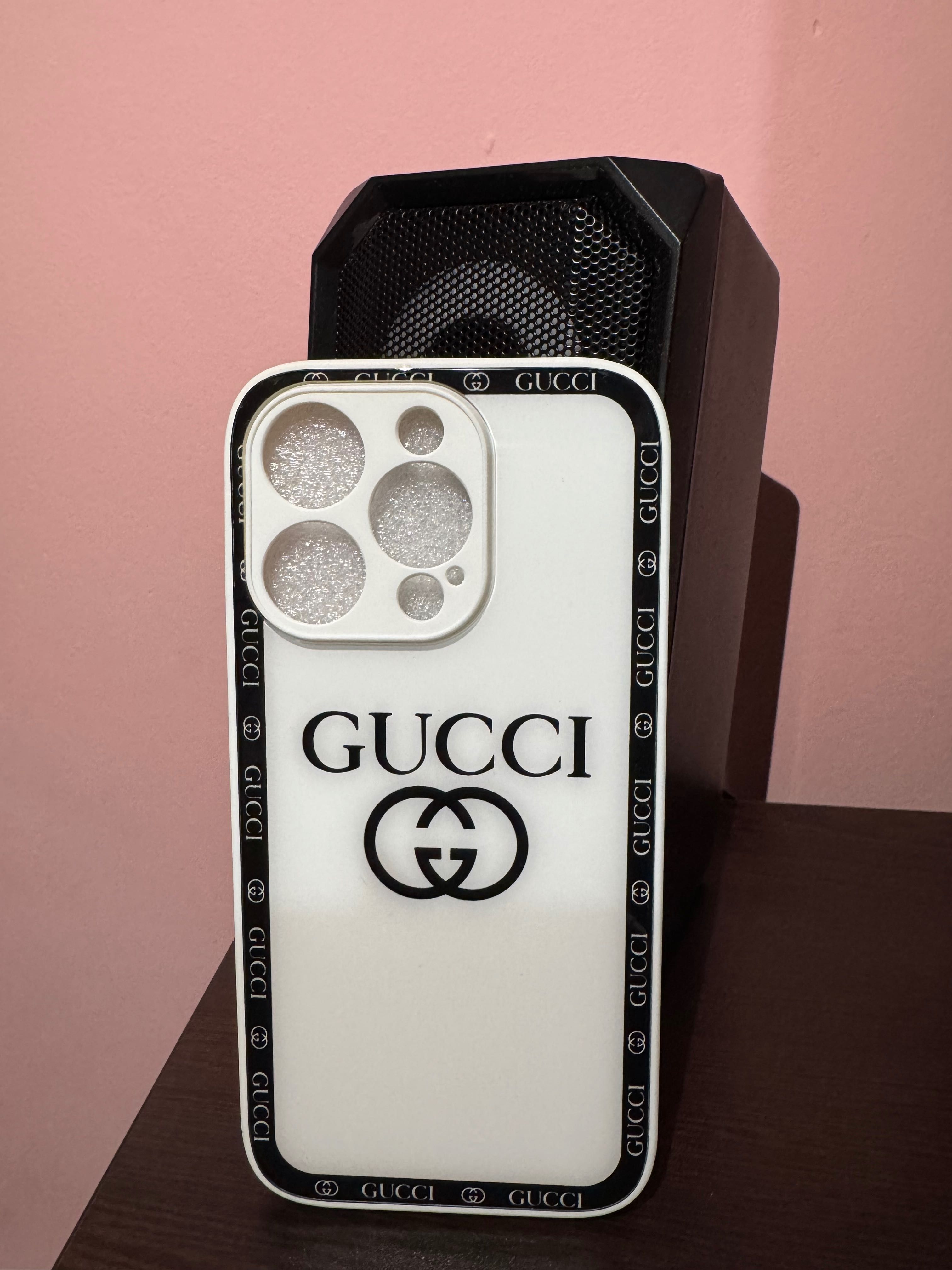 Продавам стилен кейс Gucci за iPhone 14 Pro – цена: 12.99 лв