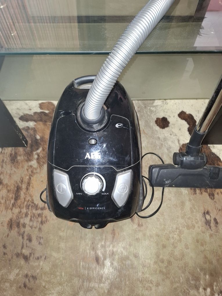Прахосмукачка AEG
