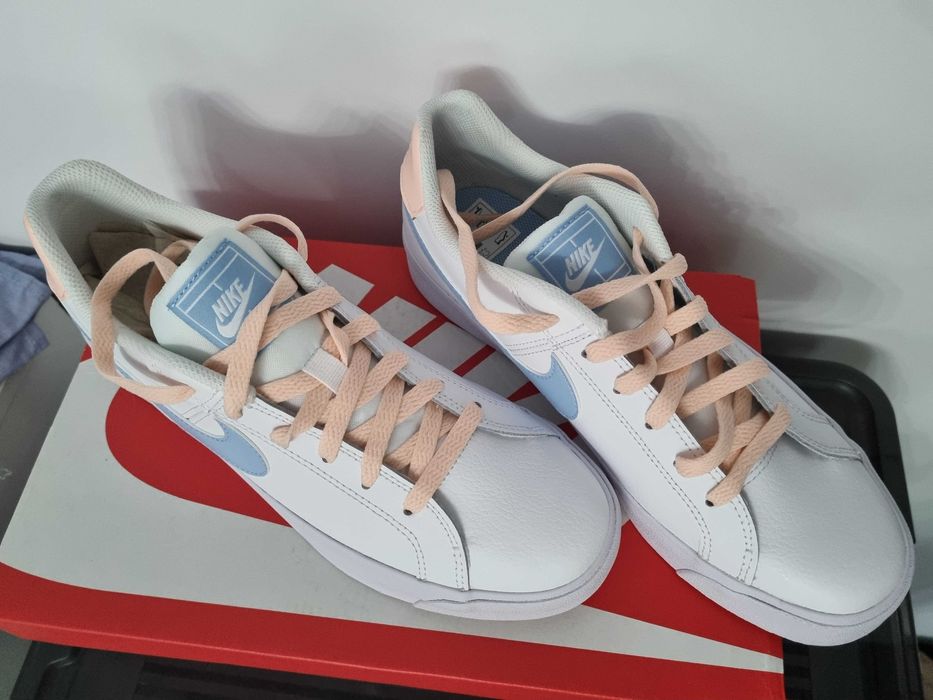 Adidasi Nike noi