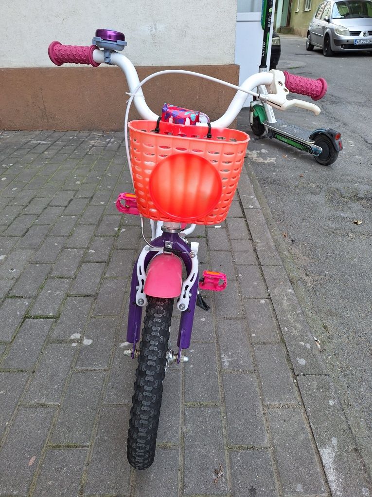 Vând bicicletă de fetiță