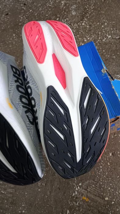 Adidasi Brooks hiperion max 2