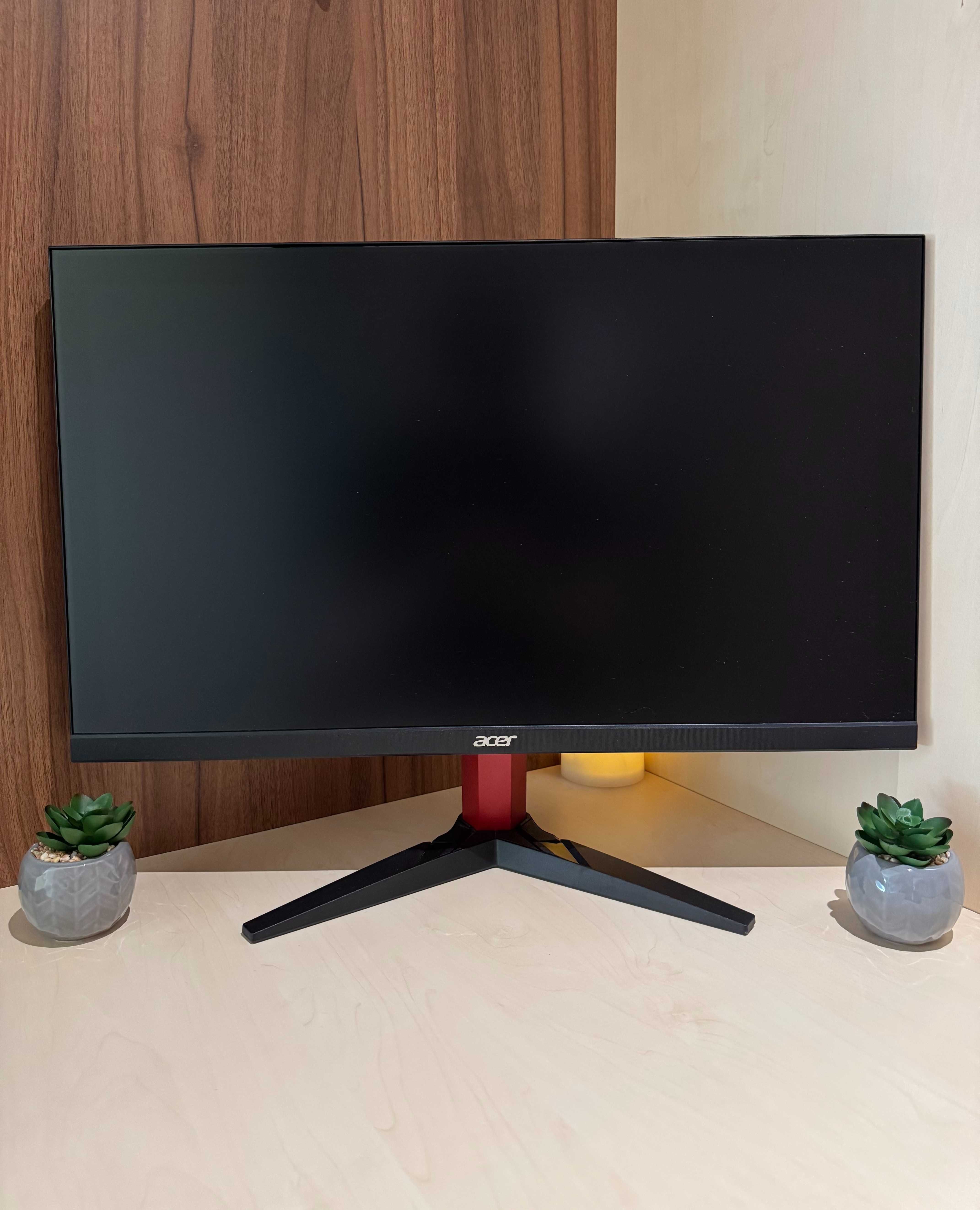 Два геймърски монитора AOC 24G2W1G4 и Acer KG242Y E