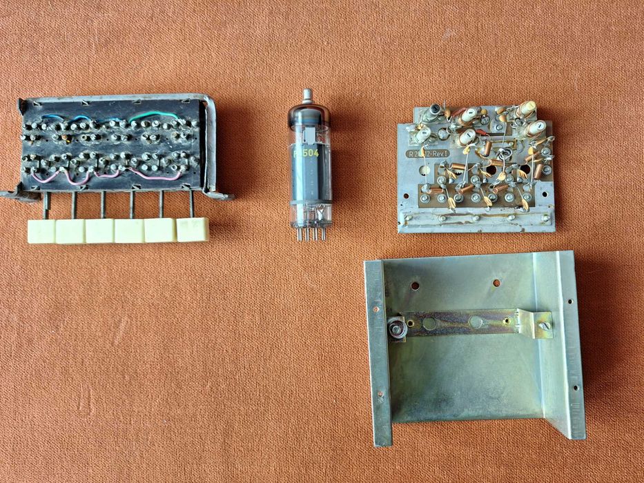 Componente radio pe lampi vechi