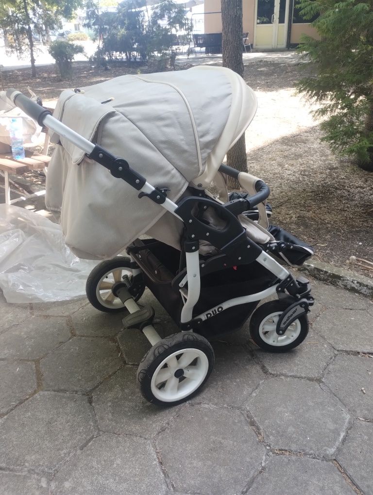 Бебешка количка за близнаци