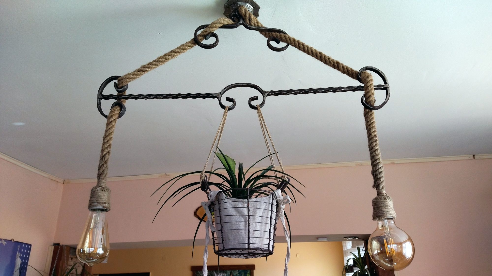Винтидж лампа с конопени въжета