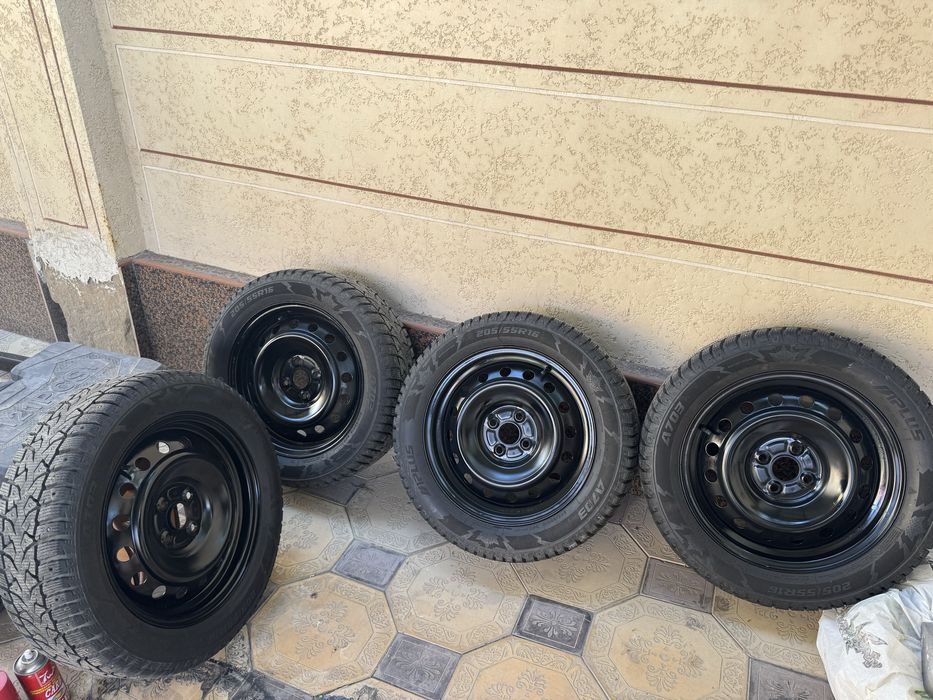 Зимние шины новые с диском