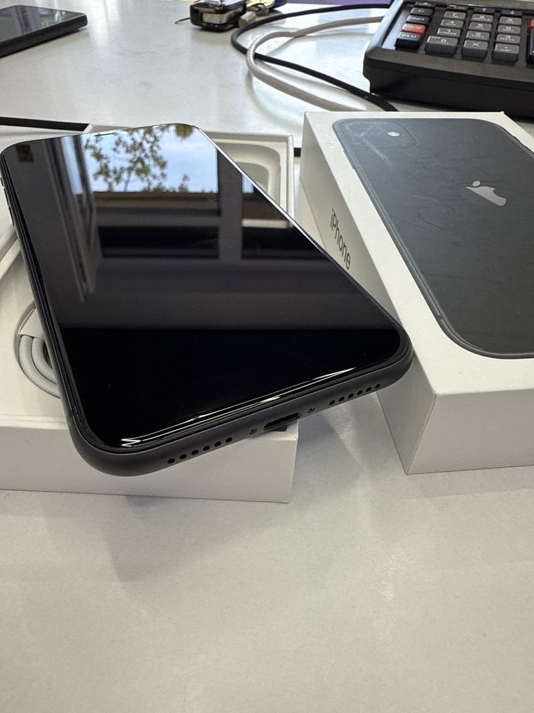 Iphone 11 128Gb Ca Nou la cutie  baterie 94% cu MDM