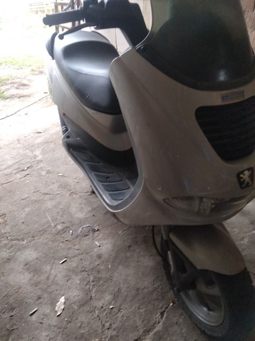 Vand scuter peugeot elyseo