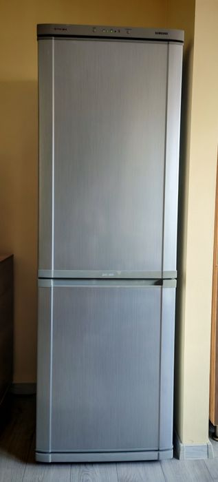 Frigider cu congelator Samsung 325L
