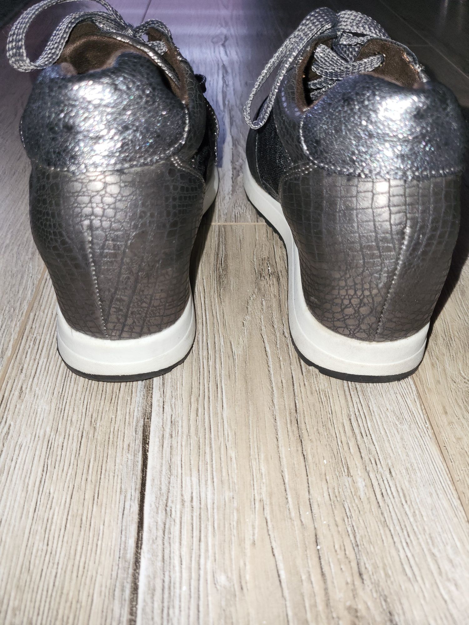 Дамски обувки на платформа 39 номер.