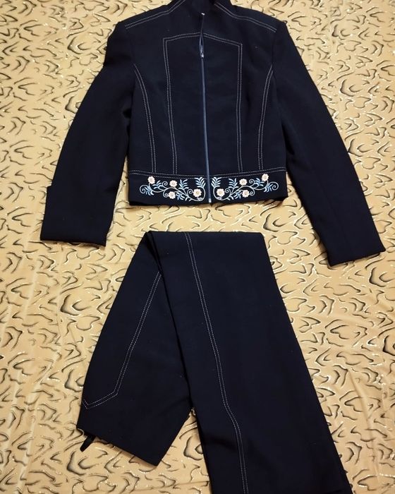 Продам женский костюм