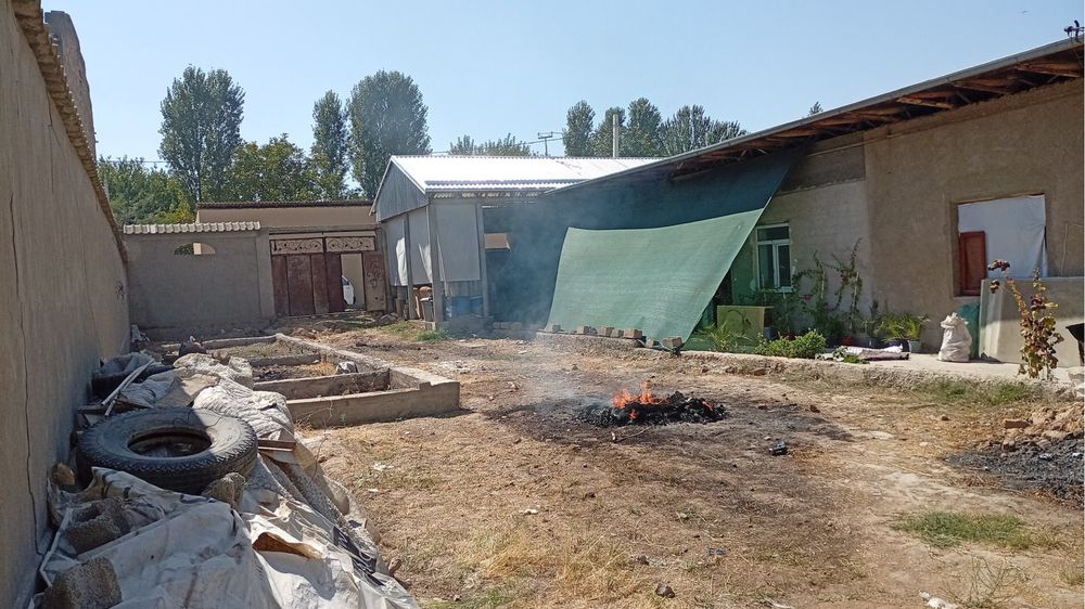 Hovli sotiladi srochna