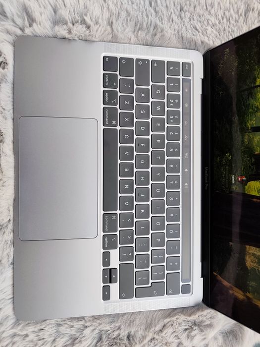 Apple MacBook 13" Pro 2020 4 Thunderbolts TouchBar i5 16gb ram, 512gb