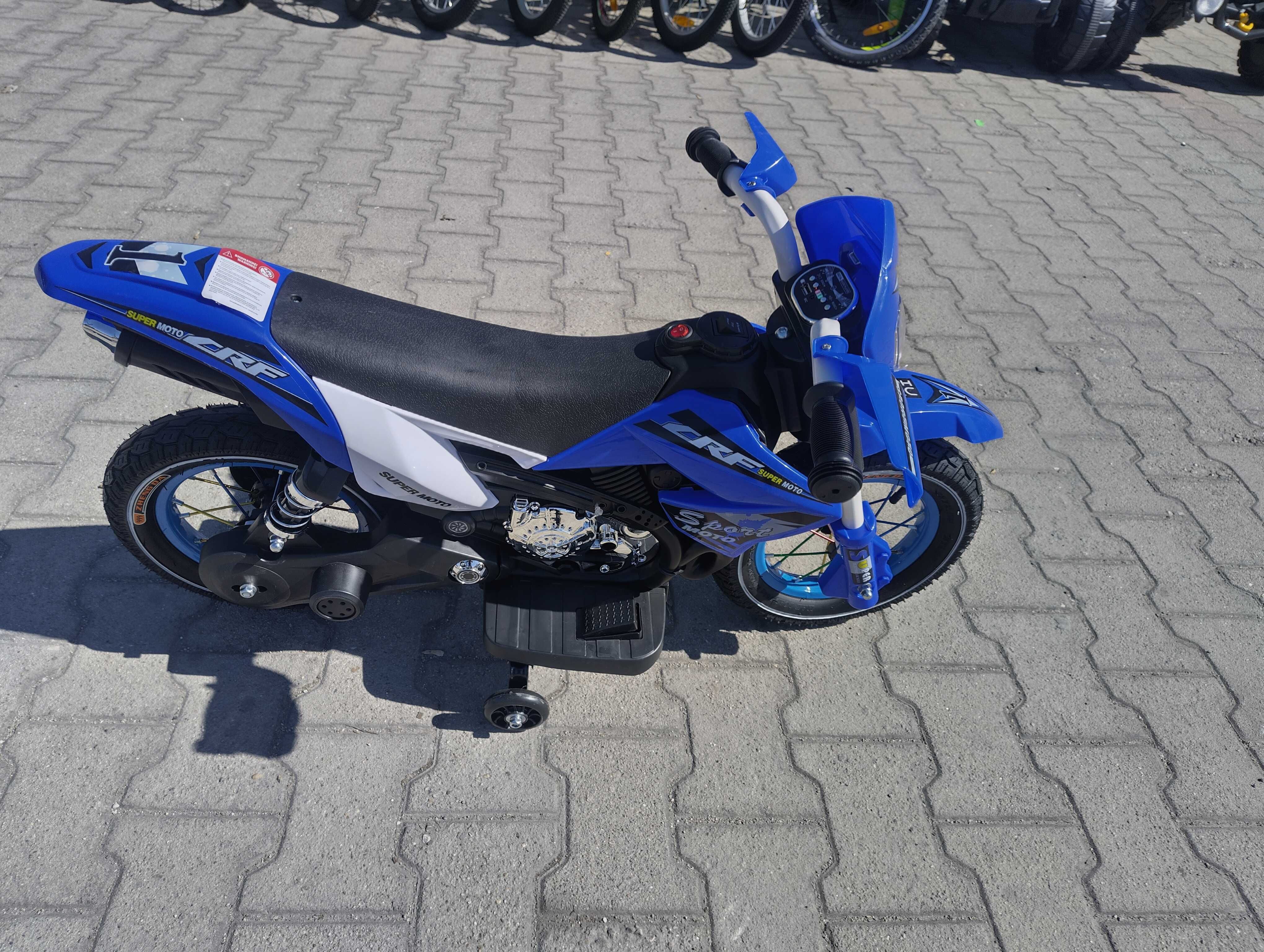 Акумулаторен мотор с помпещи гуми SUPER MOTO син