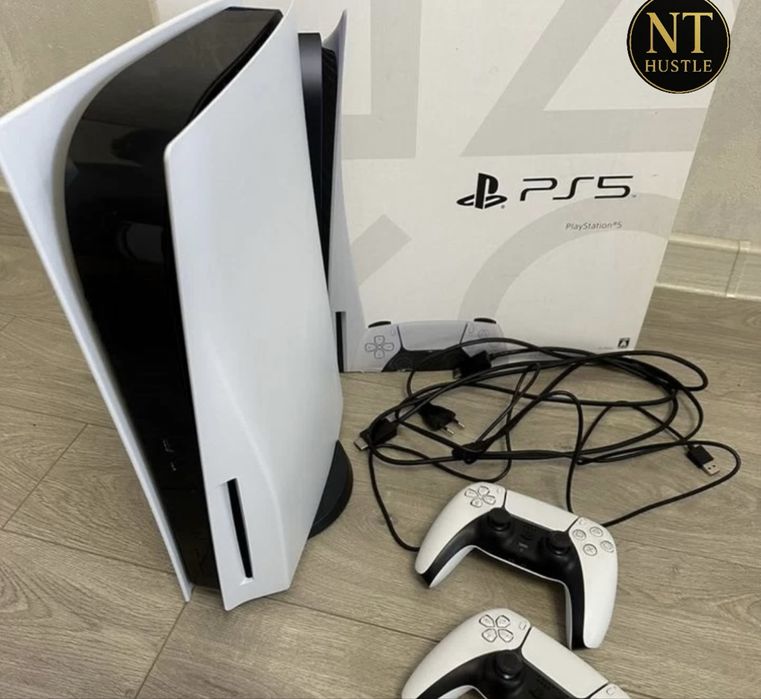 Продам Sony playstation 5  2 джойстика