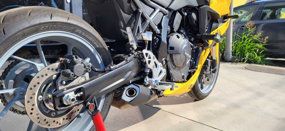 HobbyMoto vinde Suzuki GSX 8R 2025 / 1.500 km, garantie 2027