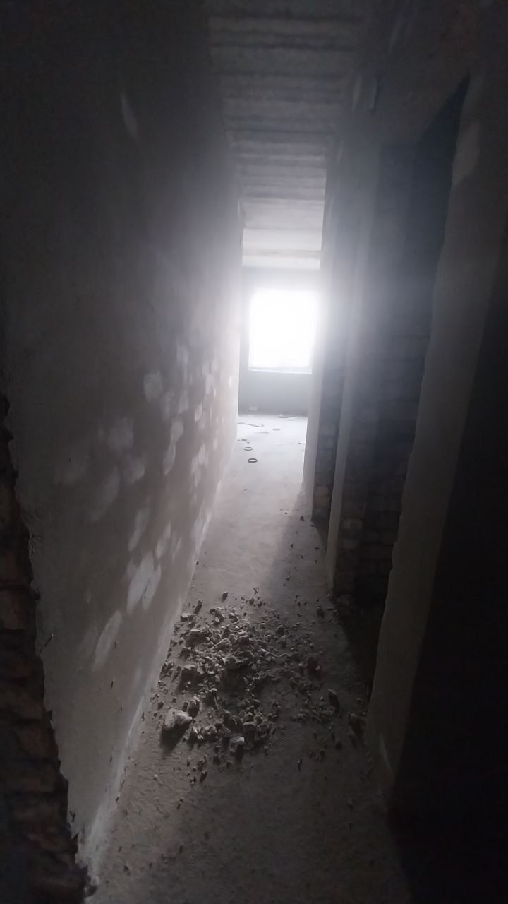 1 xona karobka uyimiz sotiladi yahshi narxda 2 xona qilsa buladi