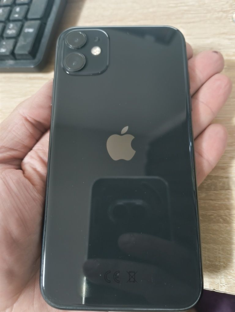 iPhone 11 64GB . Перфектно работещ!