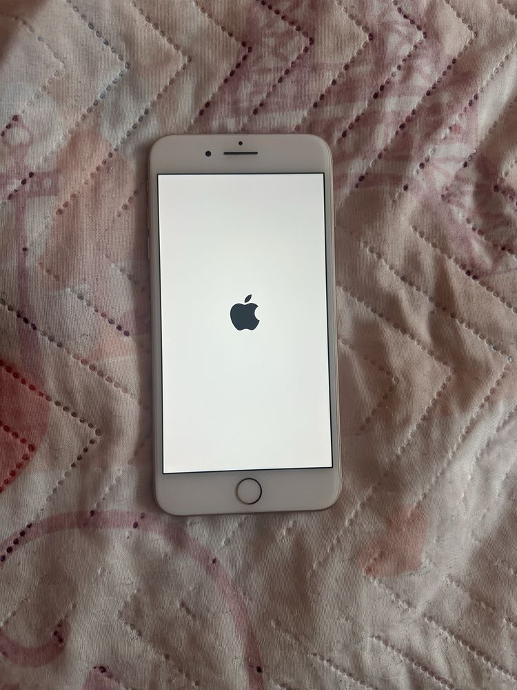 Продавам iphone (айфон)8 plus 64 gb