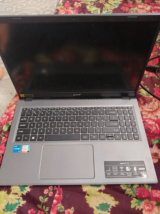 Acer noutbuk. Sroshniy sotiladi