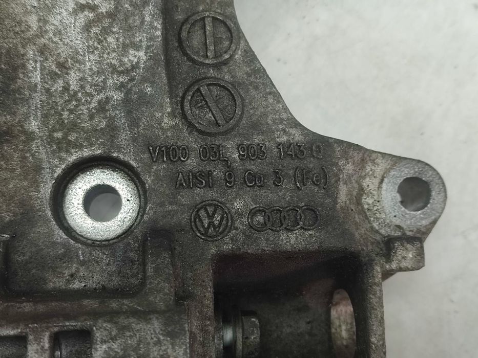 Suport accesorii alternator 2.0 tdi CFH CBAA 03l903143q Skoda Superb 2