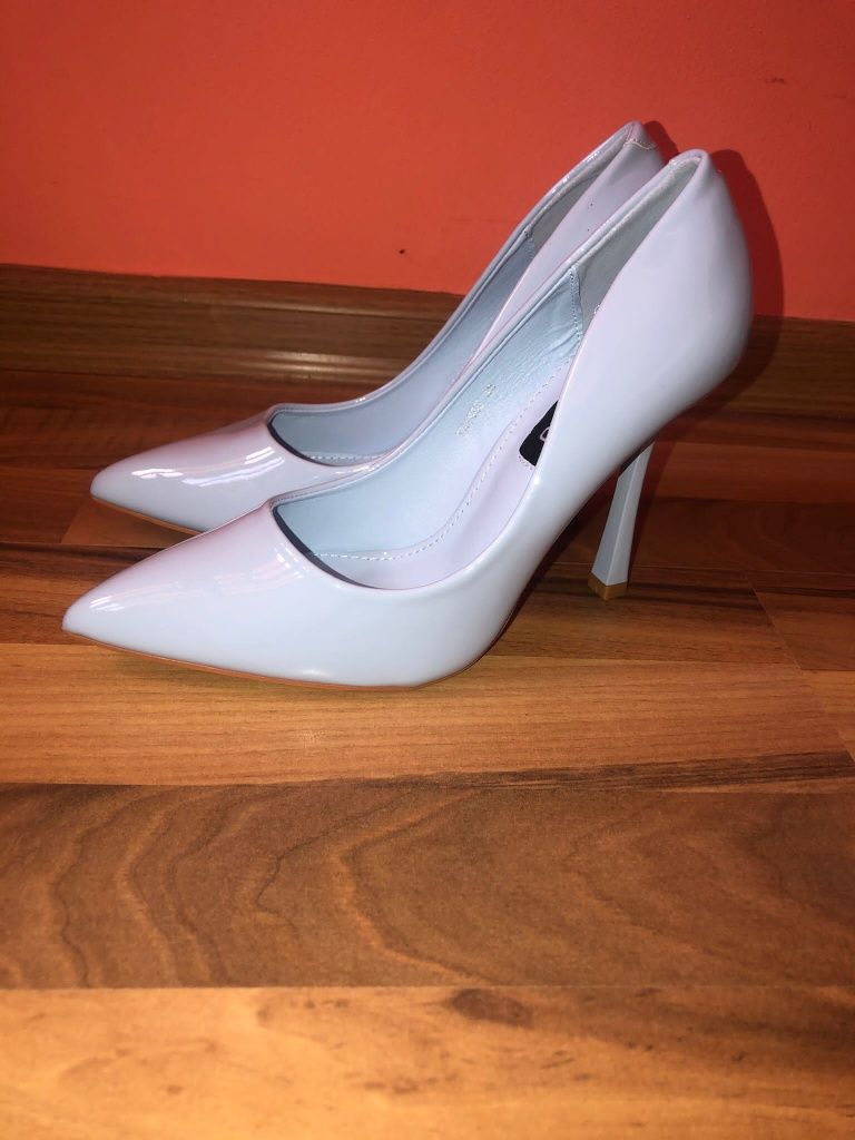 Pantofi stiletto comozi