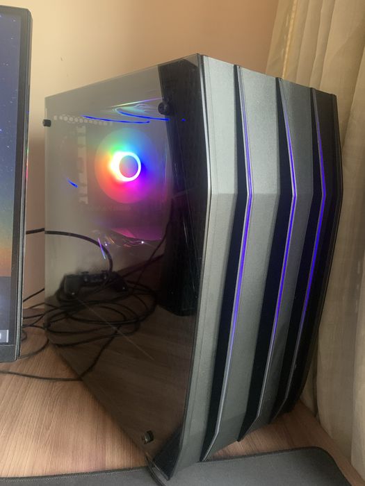 Игровой ПК и монитор с периферией