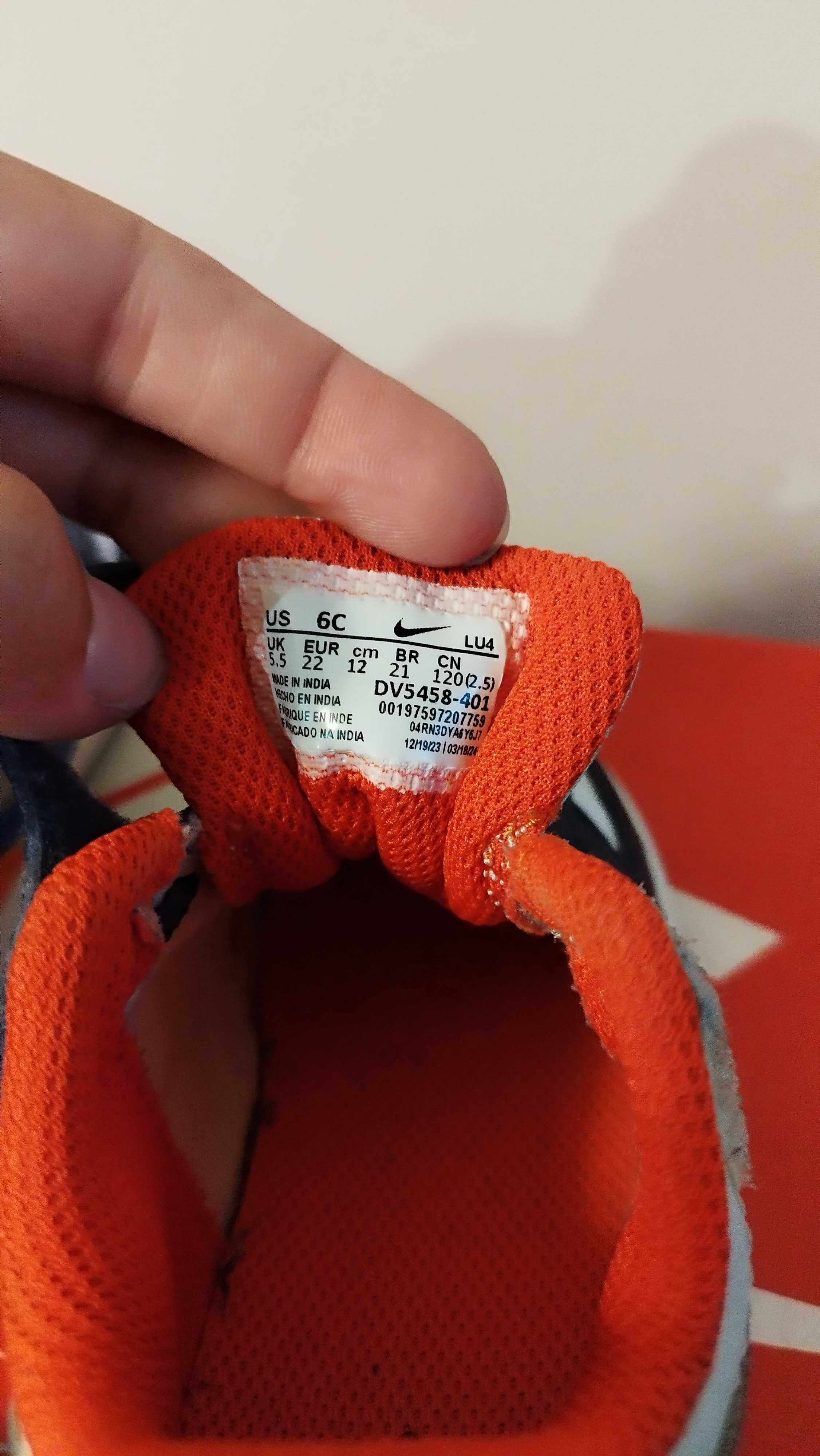 Маратонки Nike 22 размер