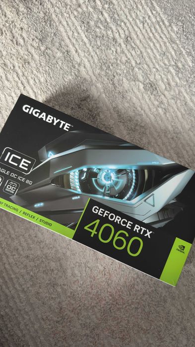 Gigabyte GeForce RTX 4060 8GB White 3-Fan