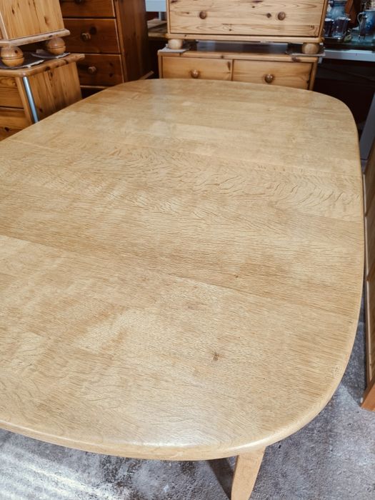 Дъбова трапезна маса